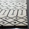 Shawna Geometric Design Tufted Rug - Safavieh