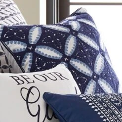 Valentina Crewel Embroidered Decorative Throw Pillow Navy - Homthreads